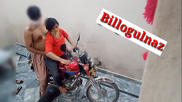 Panas, Temenku Ngewein Di Atas Motor, Suara Hindi Bikin Makin Liar
