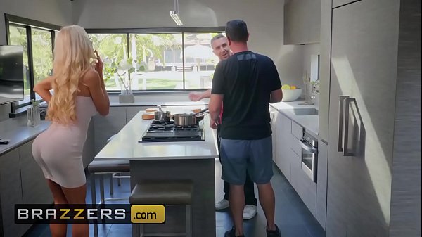 Cerita Istri Beneran – Courtney Taylor, Keiran Lee – Courtney Buka Kaki Bantu Suami – Brazzers