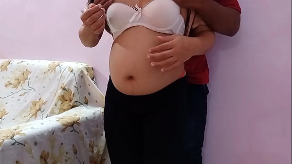 प्रेग्नेंट भाभी को फेसबुक पर फंसा के घर घुसकर जोरदार चोदा – साफ हिंदी में गंदा किस्सा