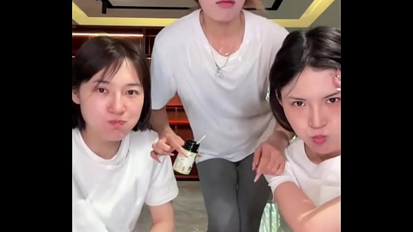 Cái Thằng Lùn ở Tàu Khựa đó