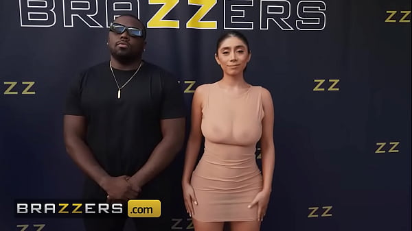 Brazzers – Violet Myers Buka-bukaan Lubang Anjing Depan Paparazi