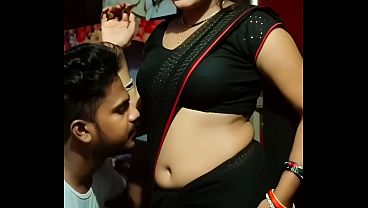 Desi Bhabhi Saree Navel Panas, Romantika Basah