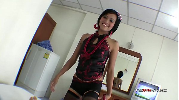 Ngentot Cewek Thailand Seksi Pake Mulut, Nikmat Banget Bikin Merem Melek!