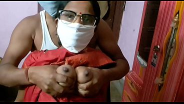 Bibir Desi Aunty Diganjel Kontol Gede, Crot Di Dalem.