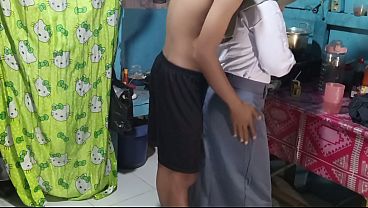 Ngentot Adik Ipar Di Dapur, Makin Greget Pas Dia Siap-siap Berangkat Sekolah, Mulus Banget.