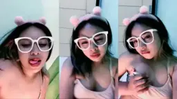 Gadis Manis Remas-remas Toket Mungil Yang Bikin Makin Tegang