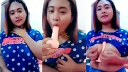 Mbak Iyem Colokin Dildo Jepit Di Sela-sela Teteknya Yang Montok