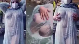 Tante Jilboobs Pamer Tubuh Seksi, Baju Tembus Pandang Di Luar Bikin Ngiler.