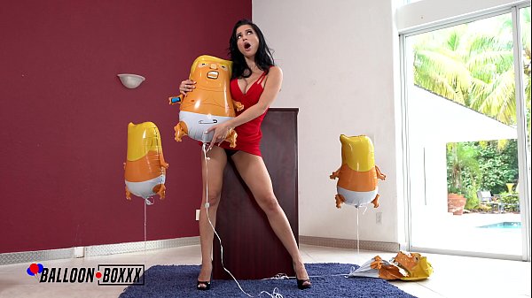 Ngentot Liar! Crystal Rush, Mamin Rusia, Mainin Balon Trump Sambil Nunggingin Kontol