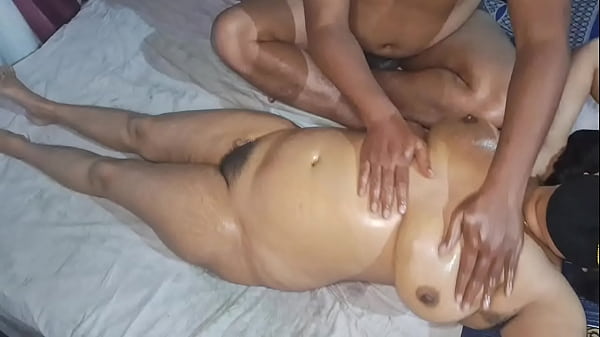 Desi Indian Hot Bhabhi Nge-massage Bugil Tanpa Busana