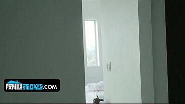 Blonde Sialan Daisy Stone Dijilat Dan Dikencingin Sama Abang Tiri Yang Horny