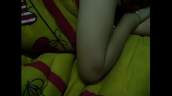 Desi Bhabhi Lagi Ngajak Tetangga Main Di Kamar, Badan Basah Keringetan.