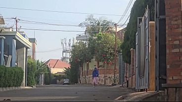 Wtf, Ibu Arab Itu Ngocok Memek Di Luar Rumah Dekat Jalan Raya