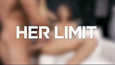 Gadis Asia Langsing Pakai Lingerie Pink, Badan Minyakan, Kontol Nancep Di Pantat Digenjot Keras.