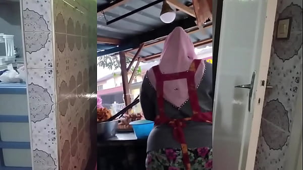 Ibu-ibu Muslim Indonesia Montok, Siap Digoyang Di Ranjang
