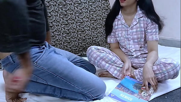 Mami Ki Gand Mar Di, Nangi Karke Choda, Ghar Mein Sab Dekh Rahe The.