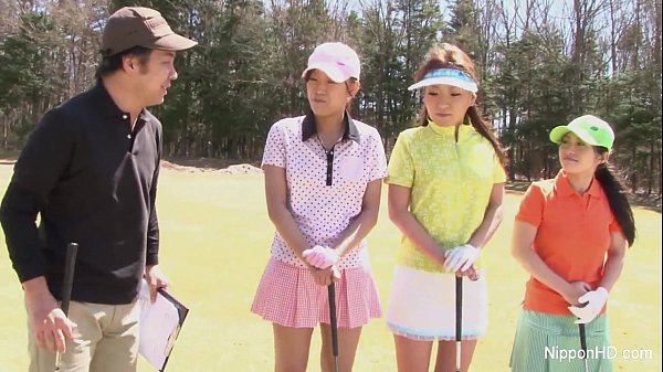 Gadis Asia Muda Main Golf Tanpa Busana, Siap Bikin Gairah Meledak.
