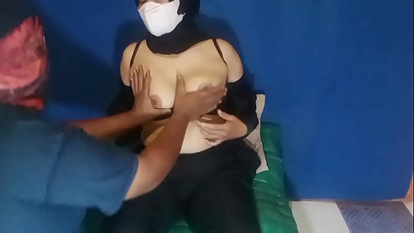 Mainin Memek Satpam Cewek Horny Pake Alat Sex Sampe Muncrat Jago Jilmek