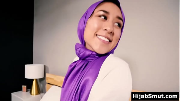 Cewek Arab Berhijab Digebangin Diam-diam Tanpa Izin Ortu